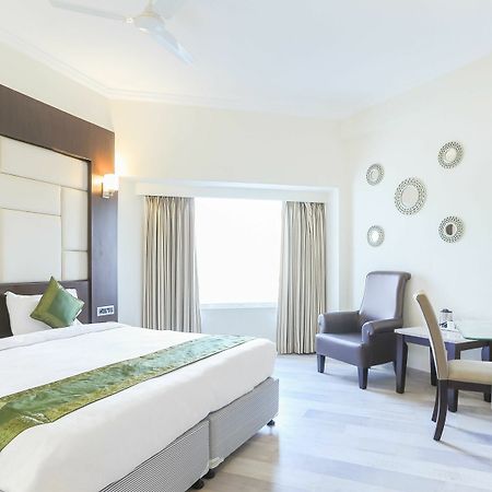 Hotel Treebo Trend Wood Bridge Hyderabad Esterno foto