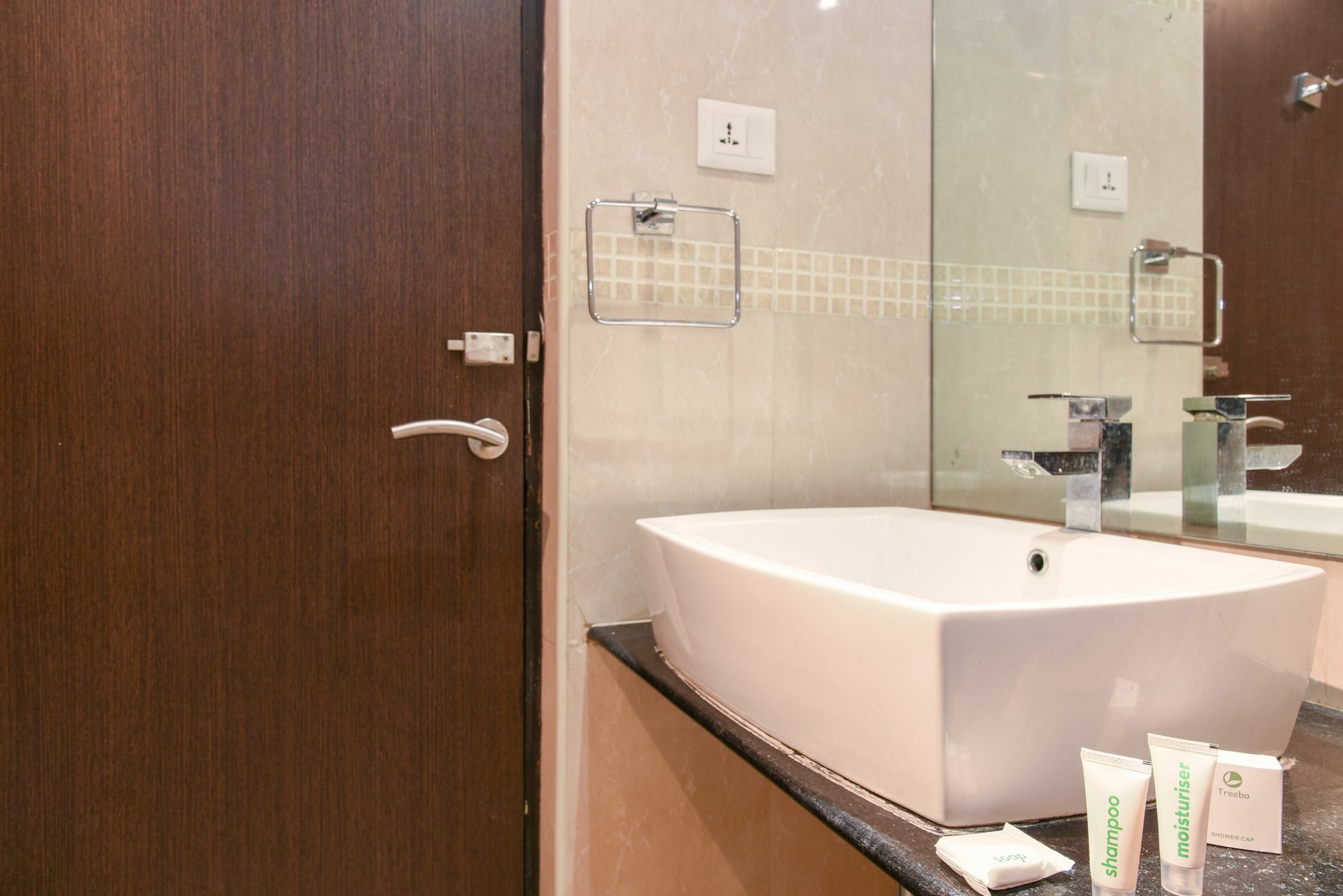 Hotel Treebo Trend Wood Bridge Hyderabad Esterno foto