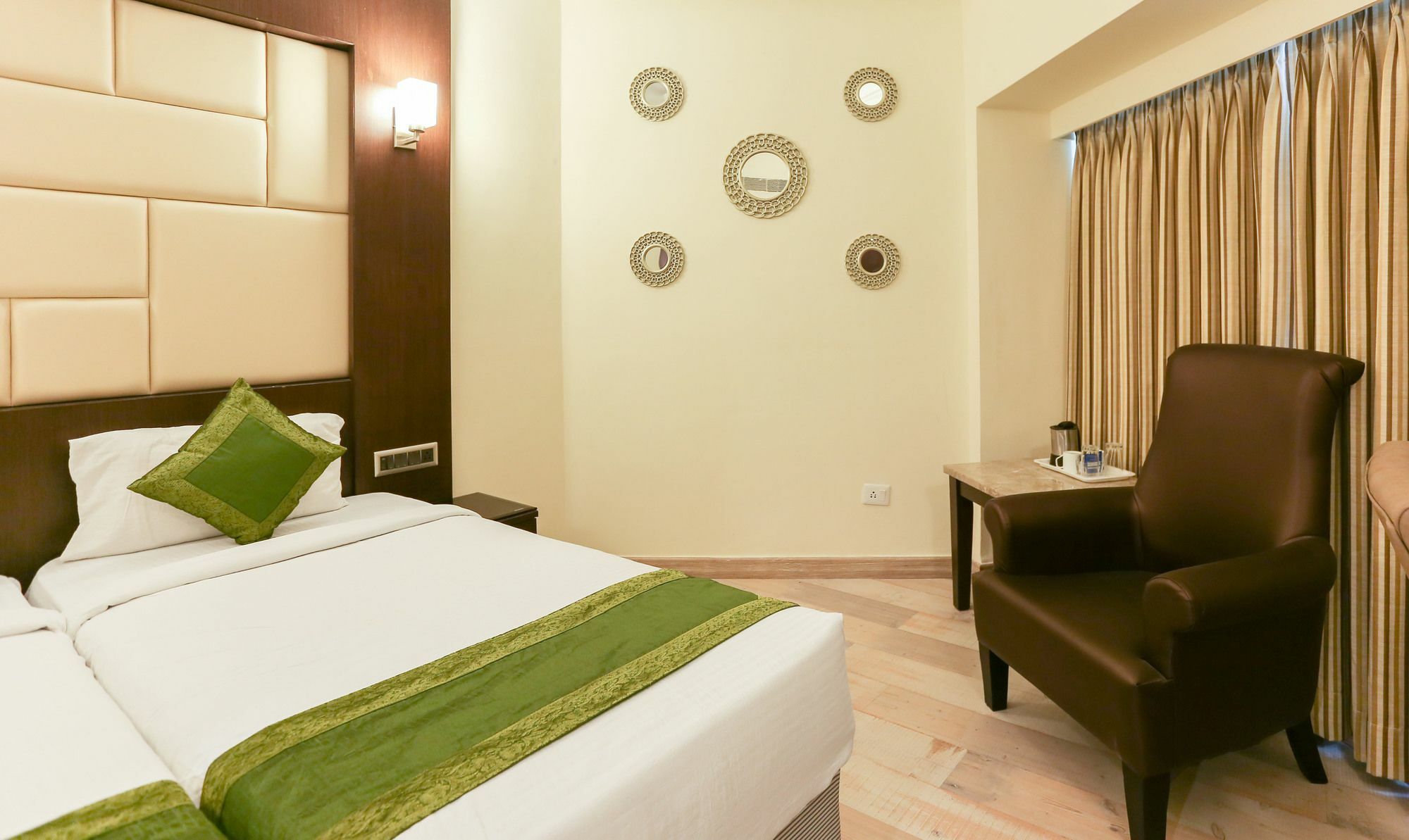Hotel Treebo Trend Wood Bridge Hyderabad Esterno foto