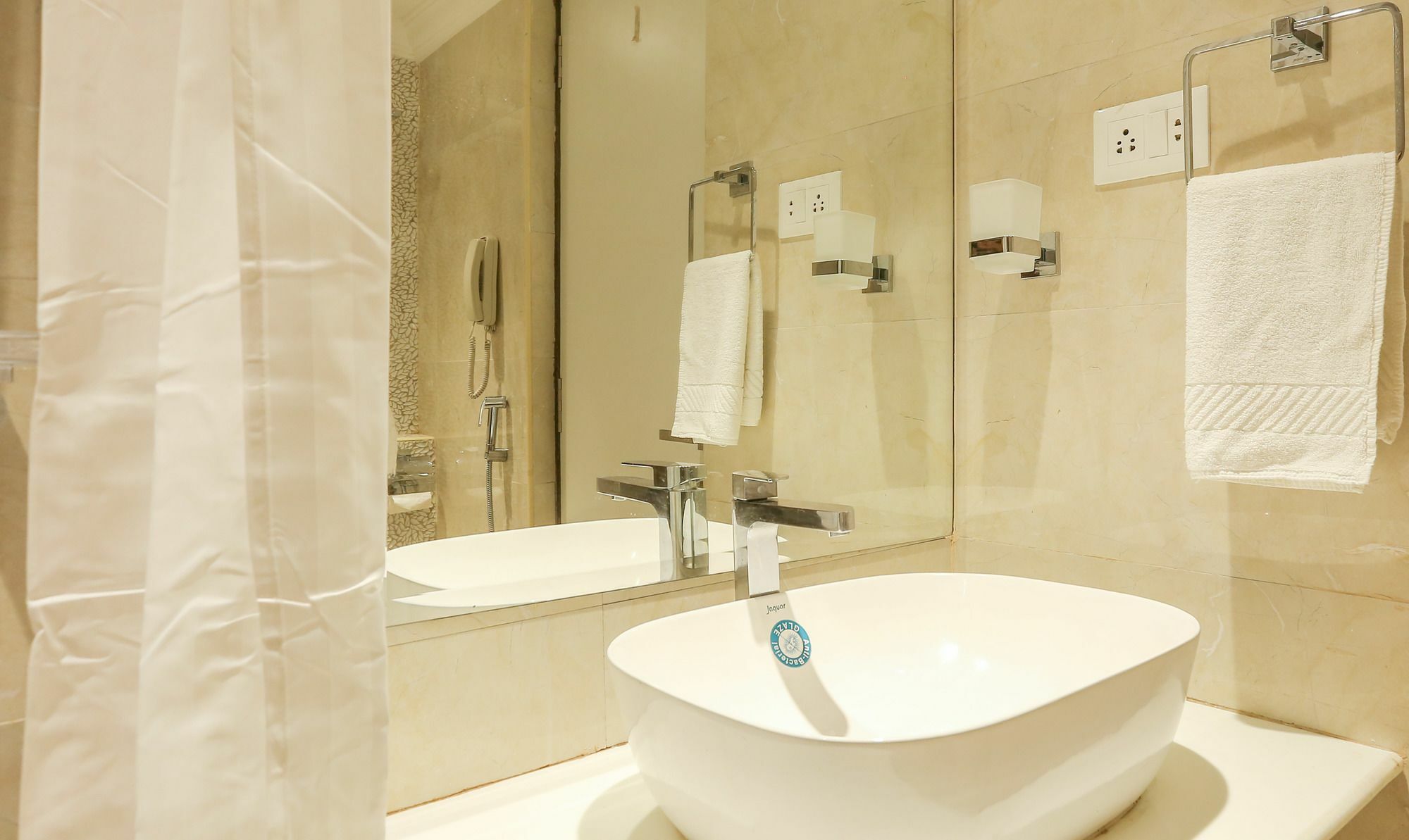 Hotel Treebo Trend Wood Bridge Hyderabad Esterno foto