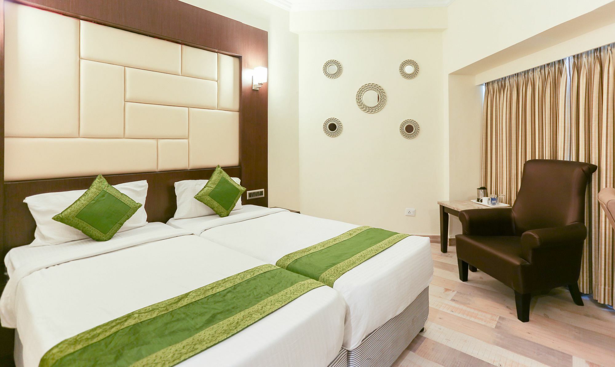 Hotel Treebo Trend Wood Bridge Hyderabad Esterno foto