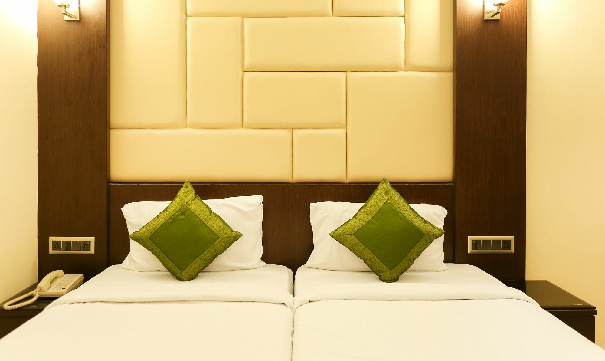 Hotel Treebo Trend Wood Bridge Hyderabad Esterno foto