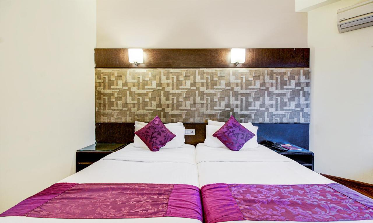 Hotel Treebo Trend Wood Bridge Hyderabad Esterno foto